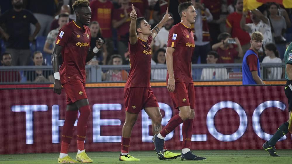 روما ينفرد بصدارة الدوري الإيطالي وإنتر يطارده وميلان يتعثر