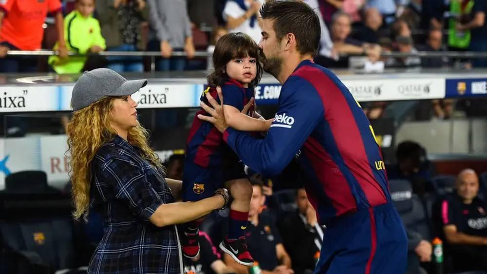 بيكيه يهدد باتخاذ إجراءات قانونية "صارمة" في حق المتطفلين على حياته الخاصة منذ انفصاله عن شاكيرا