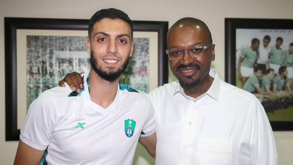 رسميا/ أهلي جدة يتعاقد مع المغربي الأصل هشام الفايق