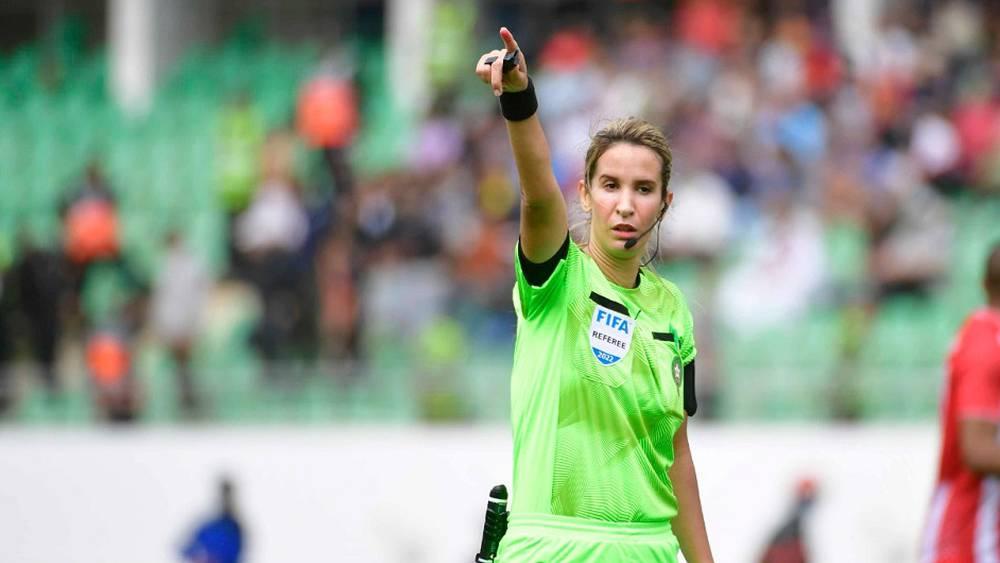 التمسماني بقود مباراة الفتح الرياضي وشباب السوالم والكربوبي تتواجد في غرفة "الفار" بمساعدة أبرتون