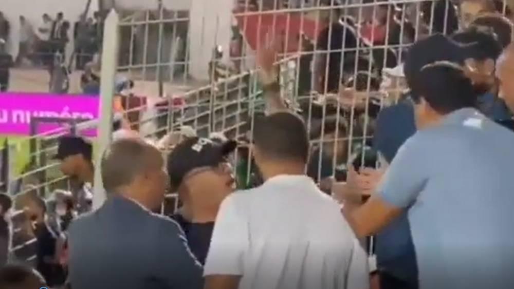 البدراوي يدخل في شنآن مع بعض الجماهير الرجاوية بعد الهزيمة أمام اتحاد تواركة