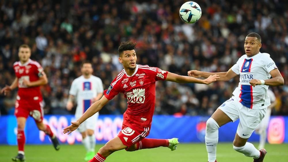 رغم دخوله كـ"بديل".. داري يتألق في مواجهة باريس سان جيرمان بإيقافه للعديد من هجمات النادي العاصمي