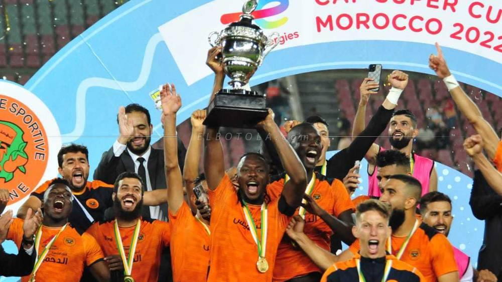 "الكاف": "نهضة بركان بصم على بداية جميلة لموسمه بتتويجه بالنسخة الـ31 للسوبر والوداد فرط في إضافة الكأس الثانية لخزينته"