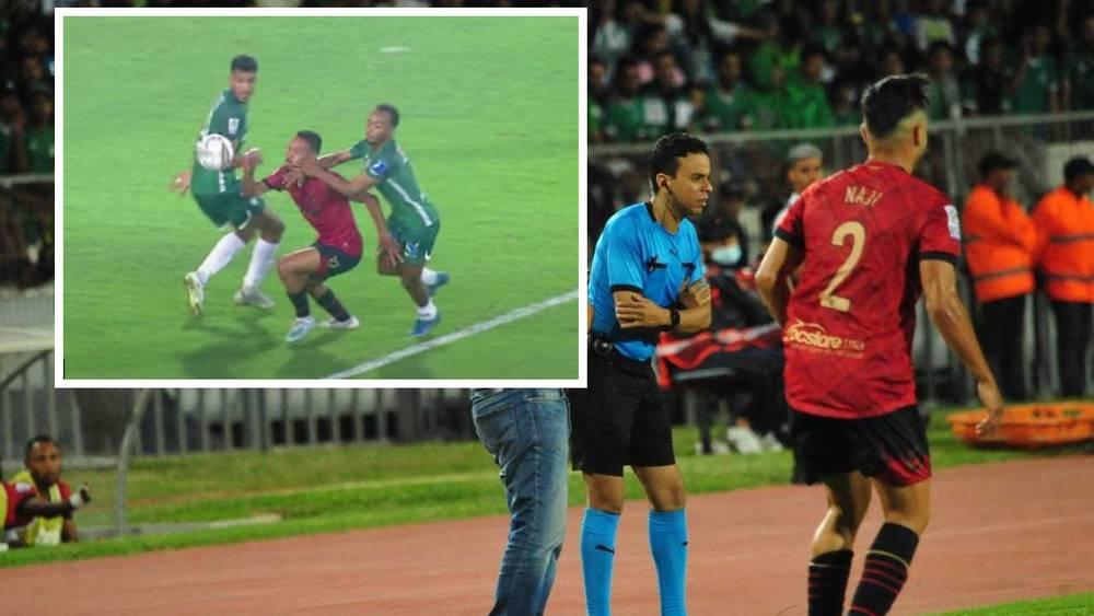 مديرية التحكيم: "قرار الحكم بعدم احتساب ضربة جزاء لأولمبيك آسفي أمام الرجاء لم يكن صائباً"