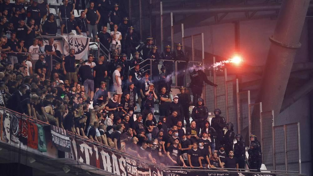 "اليويفا" يفتح إجراء تأديبيا بحق مارسيليا وفرانكفورت والشرطة الفرنسية تعتقل 17 شخصاً على هامش أحداث الشغب