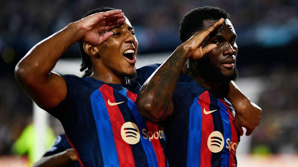 تشكيلة برشلونة ضد إلتشي.. كيسي أساسي لأول مرة في "الليغا"