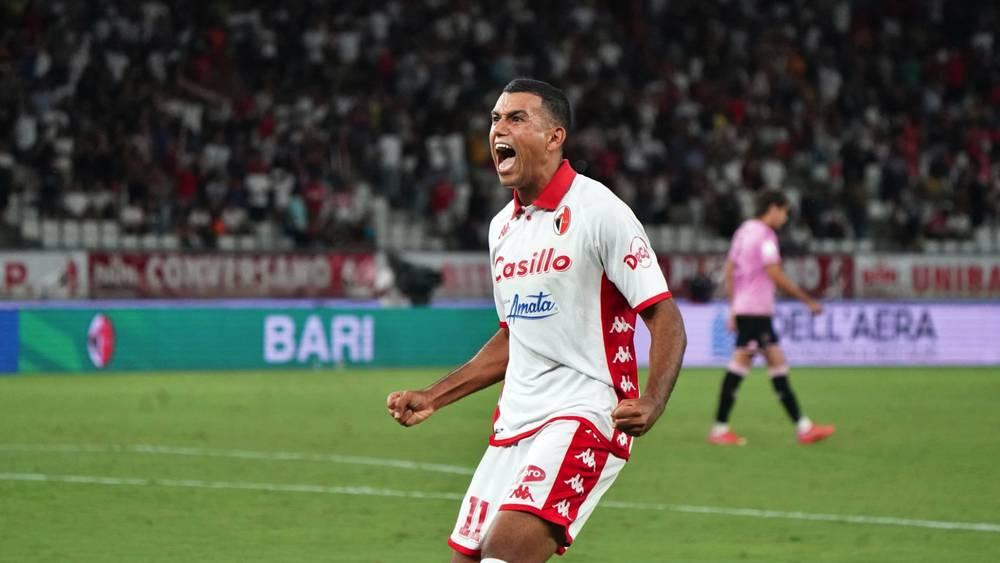 شديرة يهز الشباك ويقود باري إلى الفوز على كالياري متربعاً على قائمة هدافي "السيري ب" بخمسة أهداف