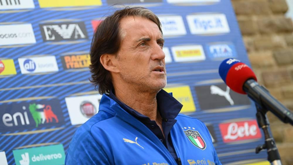 مانشيني: "إنجلترا أكثر جاهزية من إيطاليا وسنعاني كثيرًا في ديسمبر"