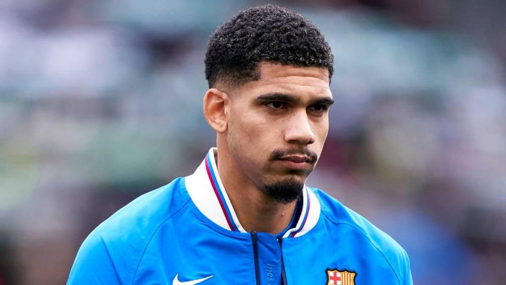 برشلونة يعلن رسميًا خضوع أراوخو لعملية جراحية وغيابه عن الكلاسيكو وكأس العالم