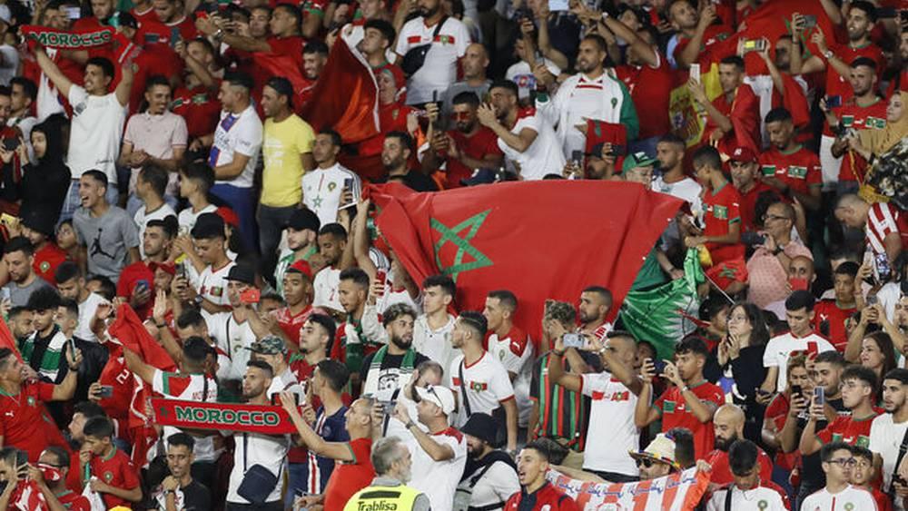 صحيفة إسبانية: "12 ألف مناصر حضروا ودية المغرب والباراغواي وصنعوا أجواء احتفالية دون حدوث أي انفلات أمني"