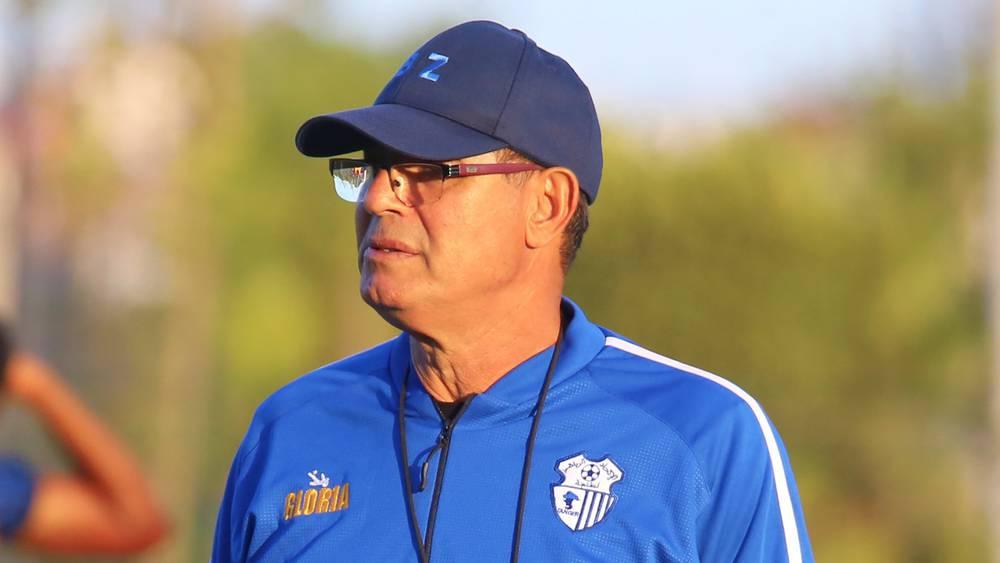 لاعبو اتحاد طنجة "مستاؤون" من طريقة تعامل مدرب الفريق بادو الزاكي