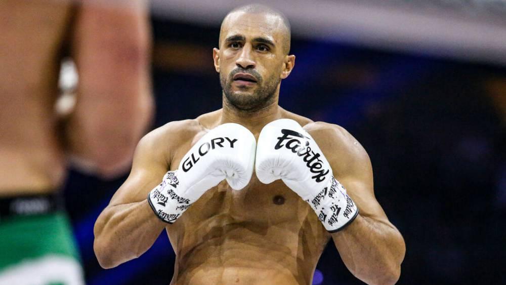 رسميا/ بدر هاري يعلن اعتزاله بعد هزيمته أمام خصمه الهولندي أليستر أوفريم