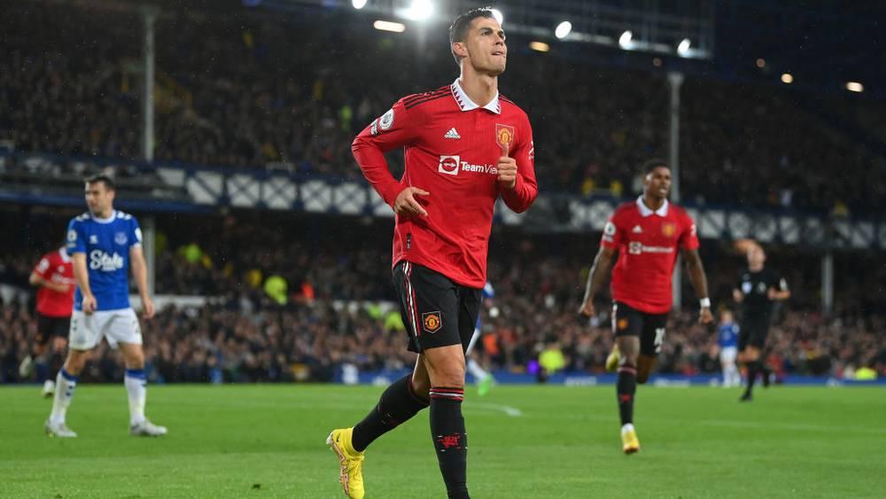 كريستيانو رونالدو يسجل في شباك إيفرتون الهدف رقم 700 في مسيرته مع الأندية