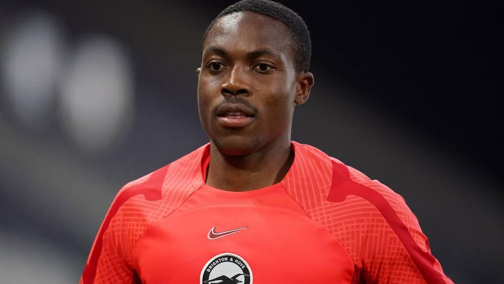 نادي برايتون يُجبر لاعبه "إينوك مويبو" على إنهاء مسيرته الاحترافية بسبب مشاكل صحية في القلب