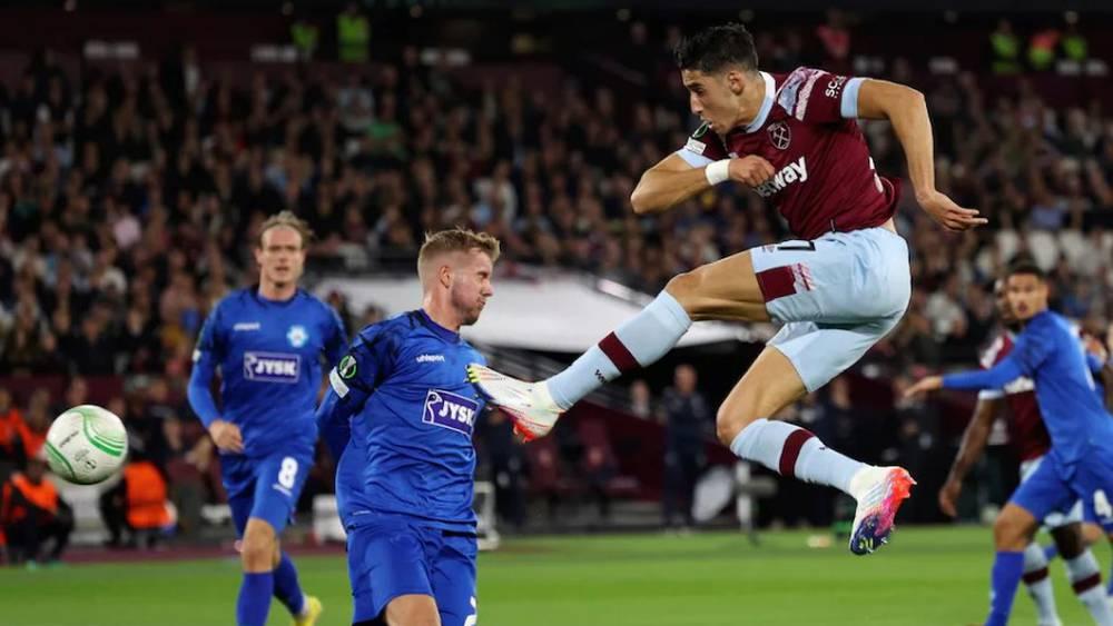 صحيفة "تلغراف" البريطانية تصف أكرد بـ"قلب الدفاع الأنيق" وتؤكد أن مدربه "حريص على إدارة عودته من الإصابة بعناية"