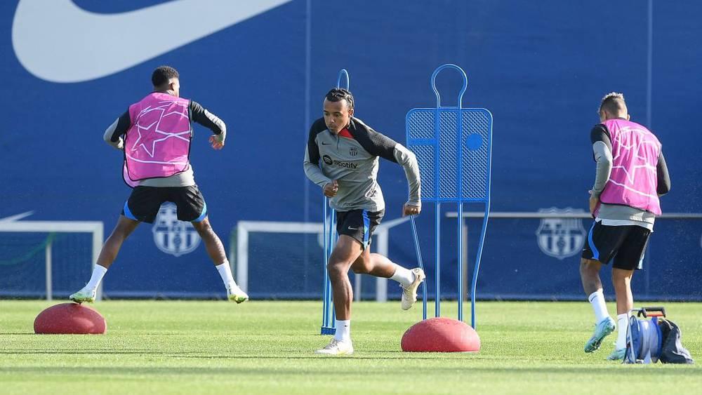 برشلونة يُعلن تفاصيل إصابتي كوندي وغارسيا ومدة غيابهما المتوقعة