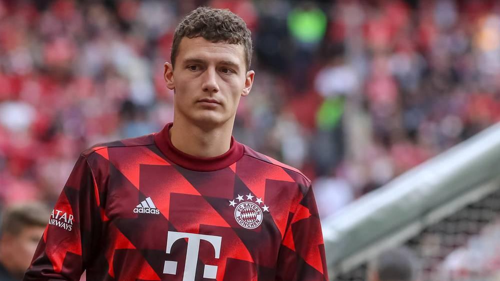 صحيفة "بيلد": "بافارد أُلقي عليه القبض قبل 6 أسابيع بسبب ضبطه في حالة سُكر أثناء السياقة"