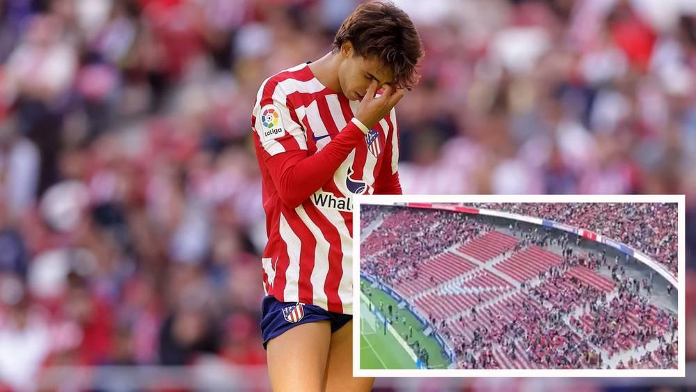 بالصور/ جماهير أتلتيكو مدريد تحتج على توديع دوري الأبطال بتقسيم المدرج إلى نصفين أمام إسبانيول