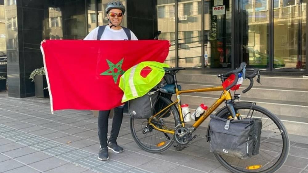 الرحالة المغربي عبد الرزاق البدوي يصل إلى الدوحة قادماً من أوكسير بعد قطعه لمسافة 6000 كلم بدراجة هوائية