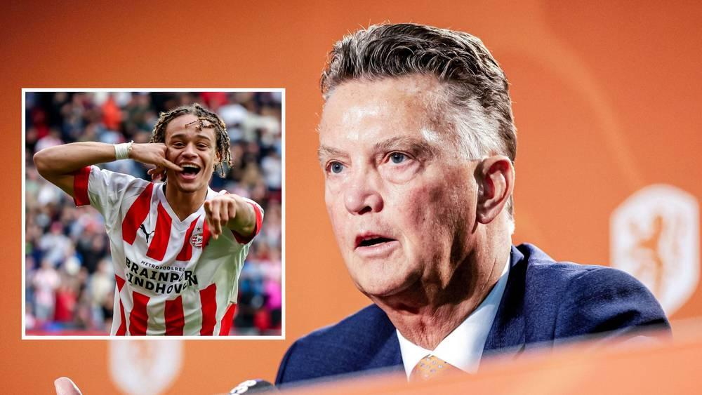 فان خال يعلن قائمة المنتخب الهولندي في كأس العالم بتواجد الشاب تشافي سيمونز