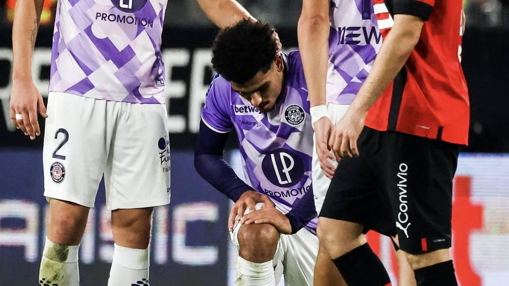 تولوز الفرنسي: "أبوخلال سيخضع للفحوصات تحت إشراف طبيب المنتخب المغربي في قطر.. نتمنى أن تكون الأخبار مطمئنة"