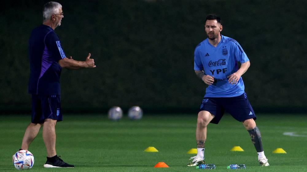 ميسي يحصل على التصريح الطبي للبدء "أساسيًا" ضد السعودية