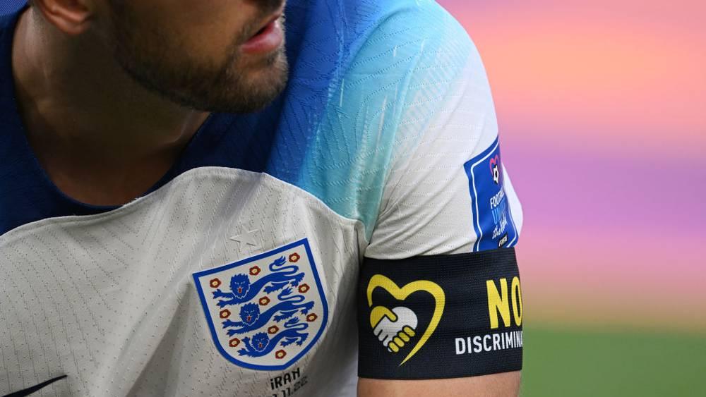 منتخبات قارة أوروبا تتراجع عن فكرة ارتداء شارات قيادة لدعم "المثليين" خلال كأس العالم