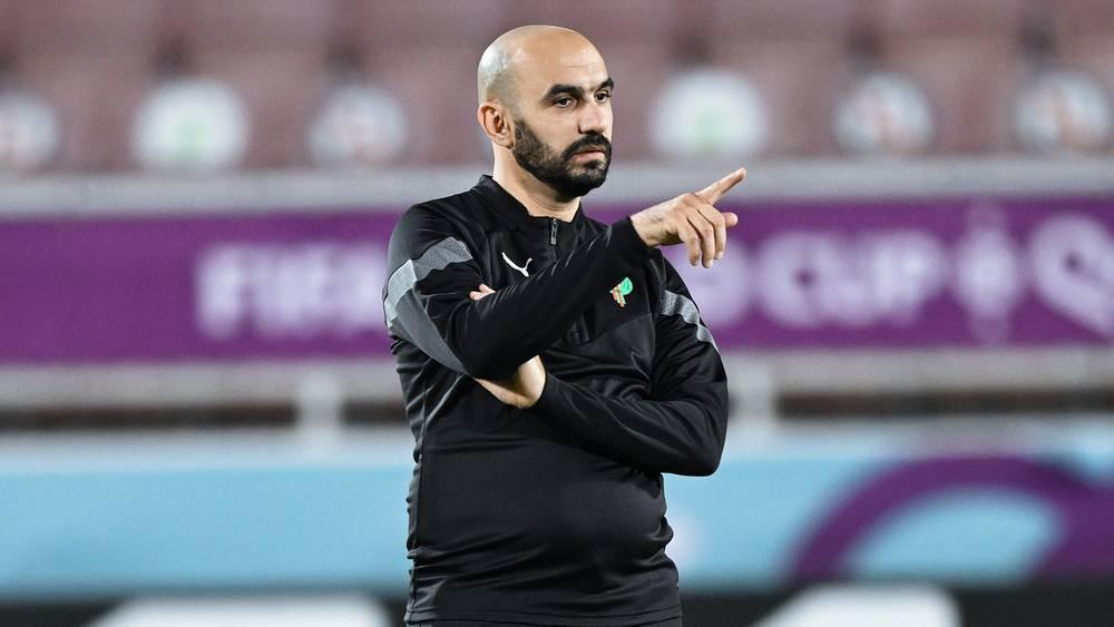 الركراكي يجتمع بالثلاثي زياش وبوفال وحمدالله قبل مباراة كرواتيا في المونديال