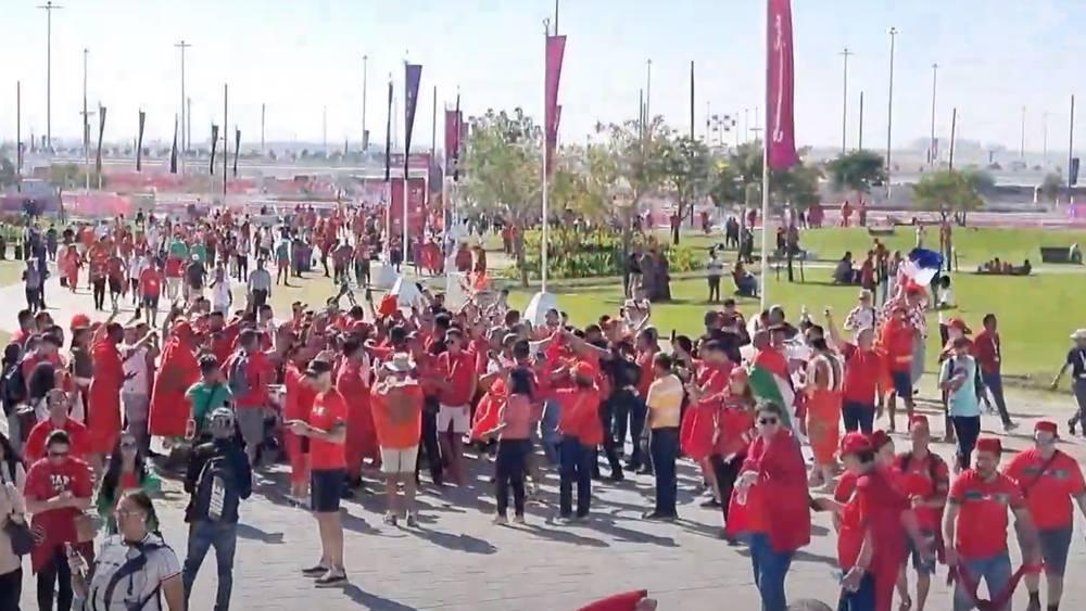 الجماهير المغربية تتوافد على ملعب "البيت" لمساندة "أسود الأطلس" أمام كرواتيا