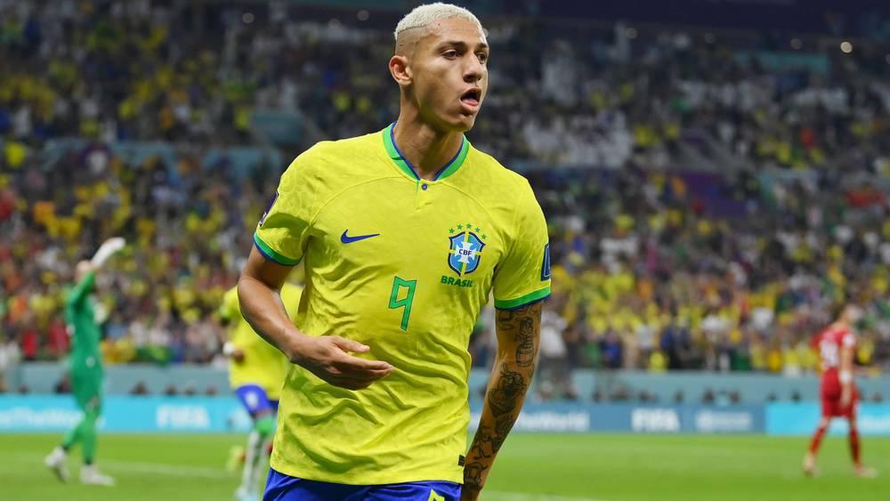 البرازيل تبدأ المونديال بانتصار على صربيا (2-0)