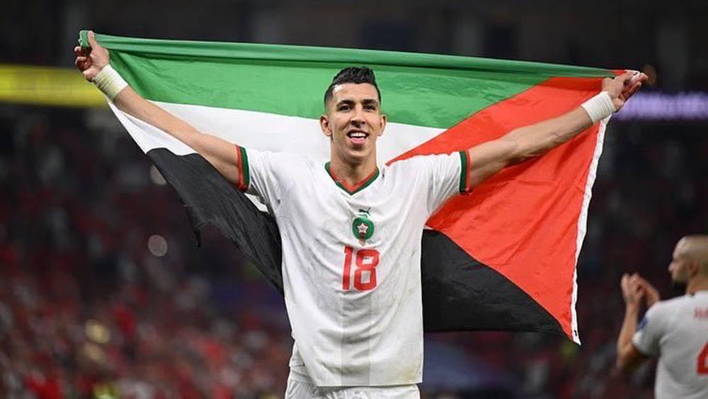 نادي باليستينو التشيلي ينشر صورة جواد الياميق بعلم فلسطين ويعلق: "كرة القدم وفلسطين.. كلنا واحد"