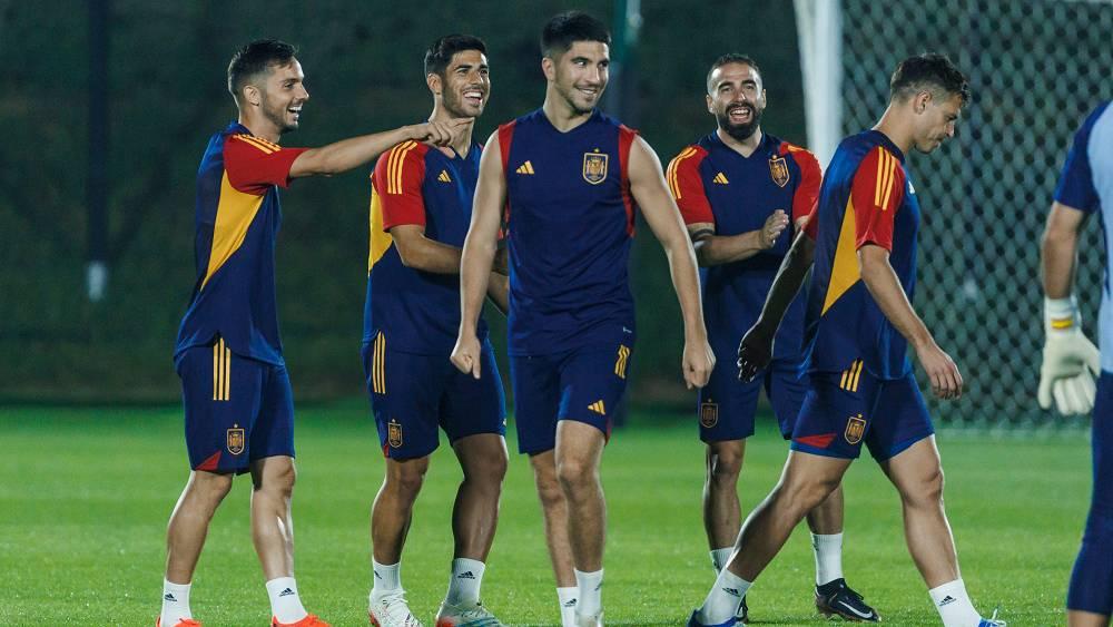 لويس إنريكي يفضل عدم إراحة لاعبيه ويبرمج حصة تدريبية لمنتخب "لاروخا" مساء اليوم الجمعة استعدادا لمواجهة المغرب