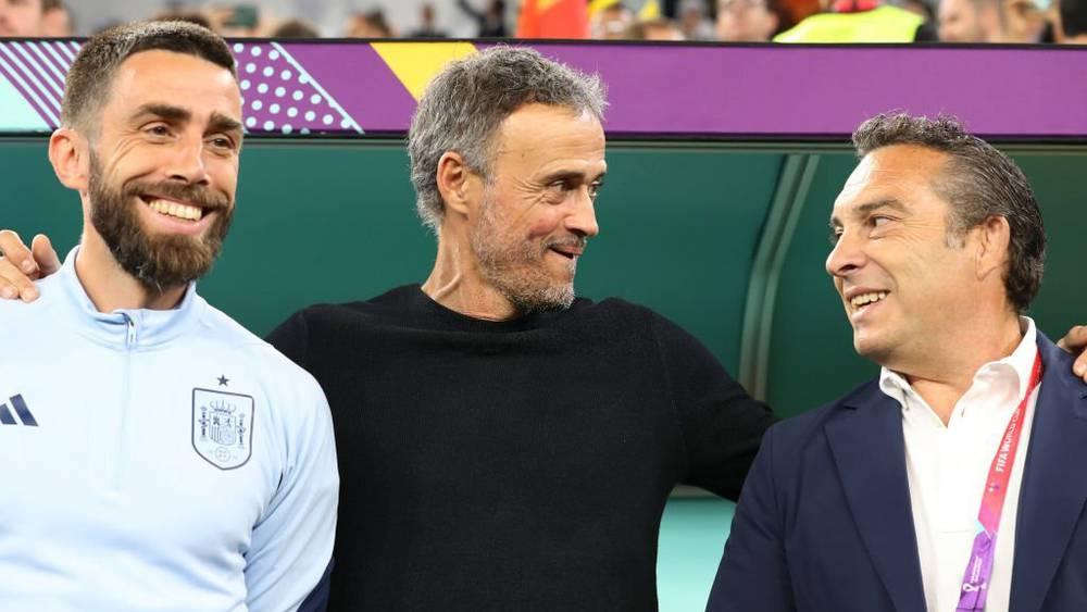 إنريكي يُكلّف أخصائياً نفسياً بالعمل على استعادة الروح المعنوية للاعبي المنتخب الإسباني قبل ملاقاة المغرب