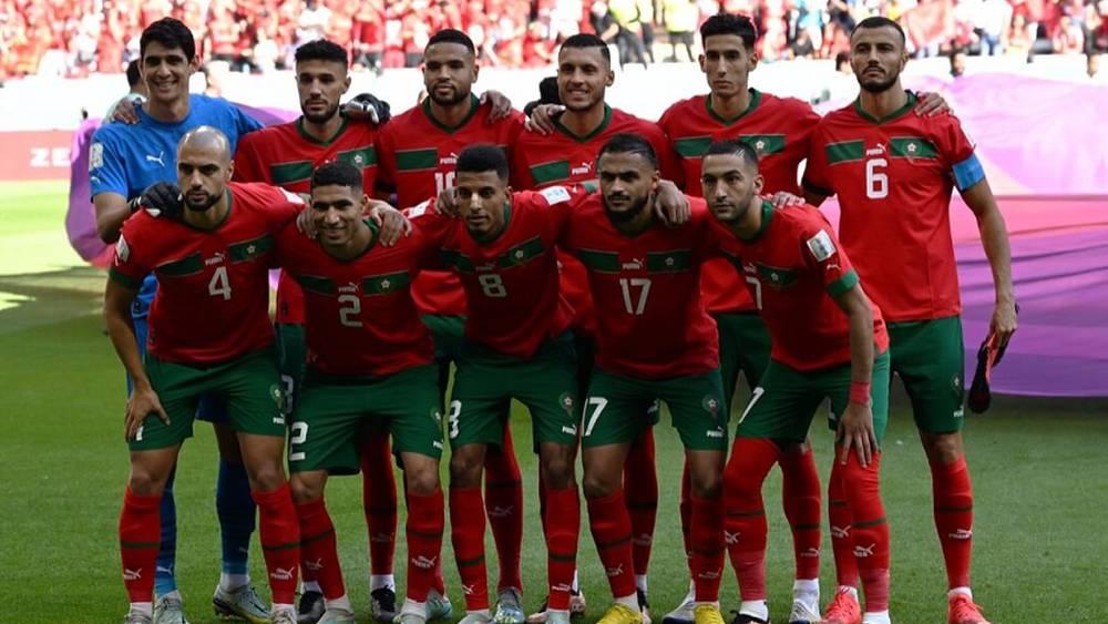 المنتخب المغربي يخوض مباراة ثمن نهائي المونديال ضد إسبانيا بالقميص الأحمر