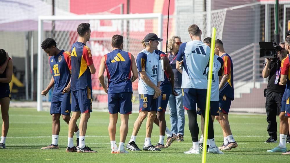 المنتخب الإسباني يستأنف تداريبه بحصة صباحية تأهبا لملاقاة المغرب في ثمن نهائي المونديال
