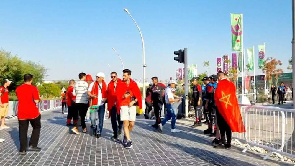 الجماهير المغربية تتوافد بكثرة على ملعب "المدينة التعليمية" لمساندة "الأسود" أمام إسبانيا