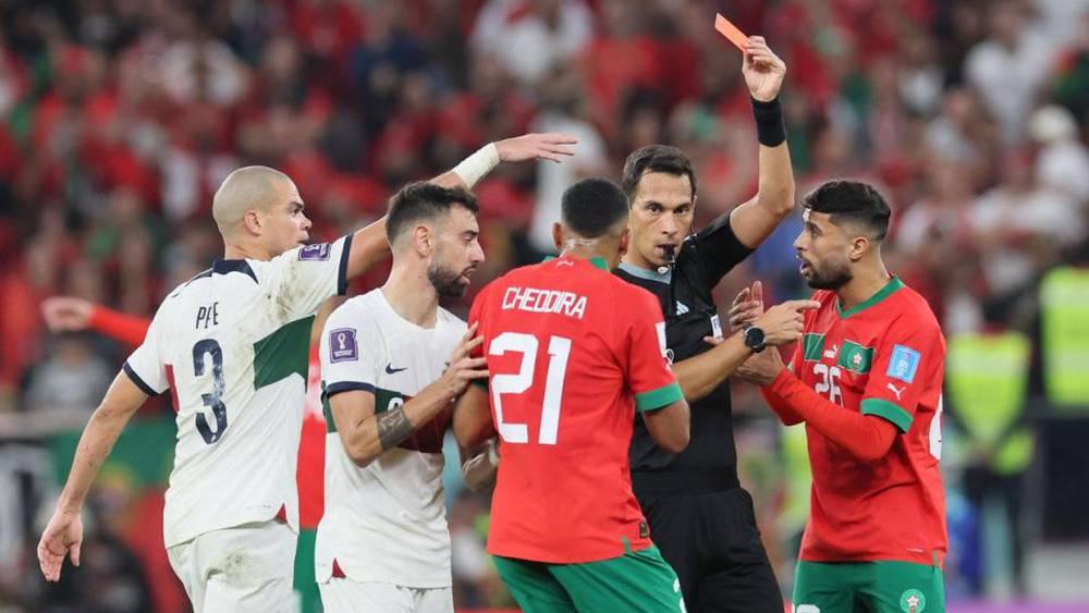 "فيفا" تلغي جميع البطاقات الصفراء للمنتخبات المتأهلة لنصف نهائي المونديال والمغرب محروم من خدمات شديرة أمام فرنسا بداعي الإيقاف