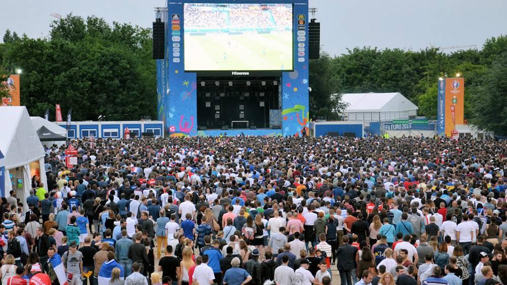 بعد مقاطعتها لجميع مباريات مونديال "قطر 2022".. مدن فرنسية تتراجع عن قرارها وتعلن تثبيت شاشات عملاقة لمتابعة مباراة المغرب وفرنسا