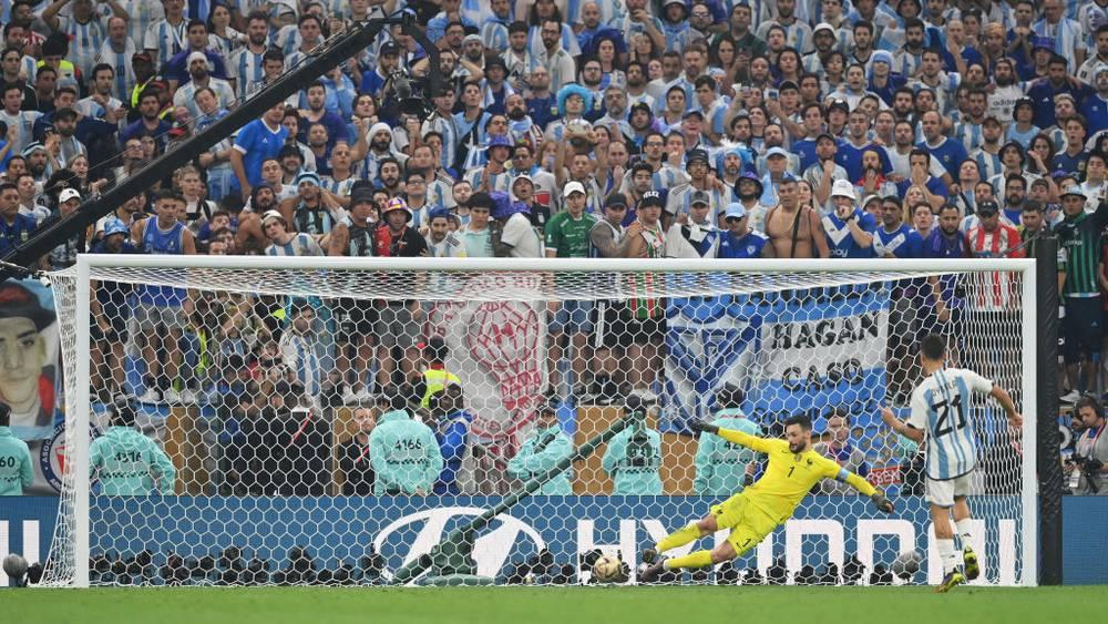 ديبالا: "كنت سأصوب ركلة الترجيح في الزاوية التي ارتمى بها لوريس لولا نصيحة إيميليانو مارتينيز بالتصويب في المنتصف"