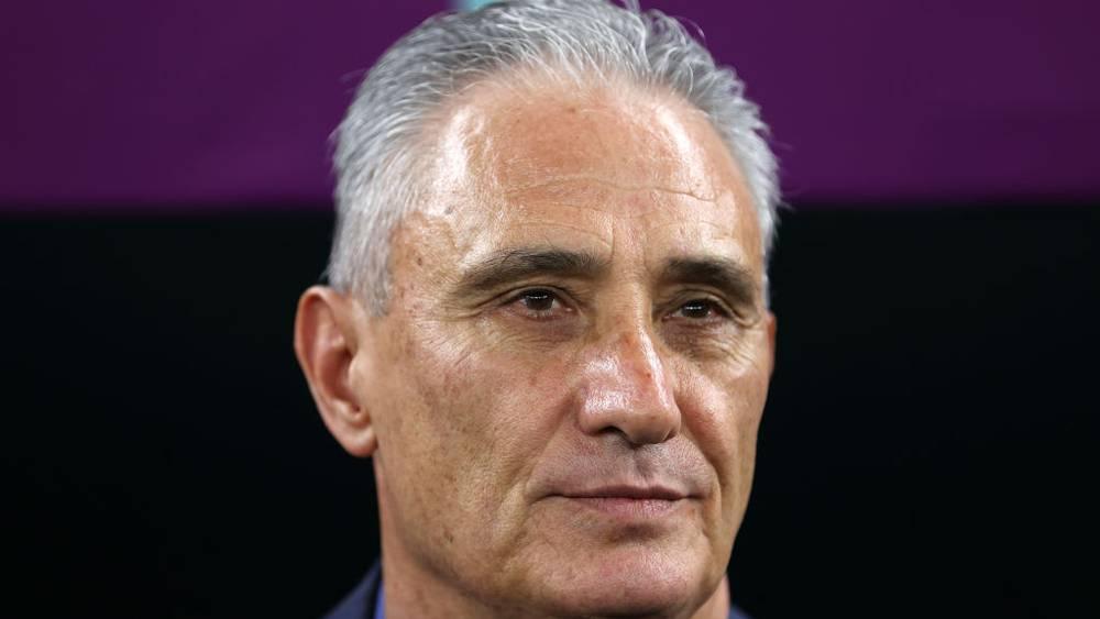 مُدرب البرازيل السابق "تيتي" يتعرض للسرقة في شوارع "ريو دي جانيرو" عقابًا إلى إقصاء "السامبا" من كأس العالم