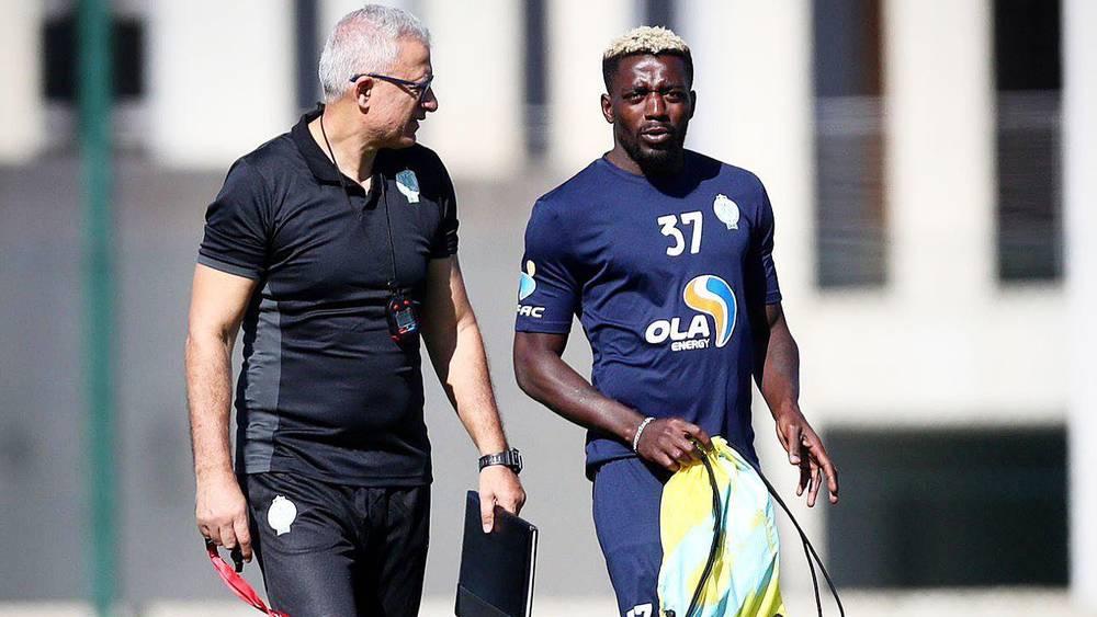 مدرب الرجاء لكبيّر يطالب البدراوي بانتداب محترفين جاهزين خلال الميركاتو الشتوي للمنافسة على الألقاب