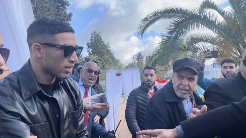 حكيمي يصل إلى القصر الكبير وسط استقبال جماهيري تكريماً له بعد الإنجاز المونديالي