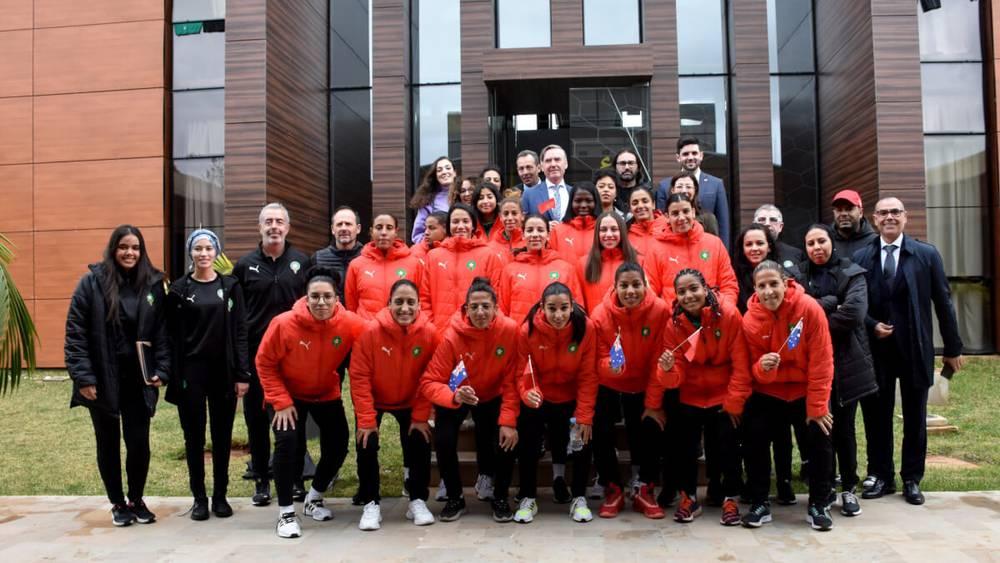 Mountakhab (F) - L’Ambassadeur d’Australie rend visite aux Lionnes