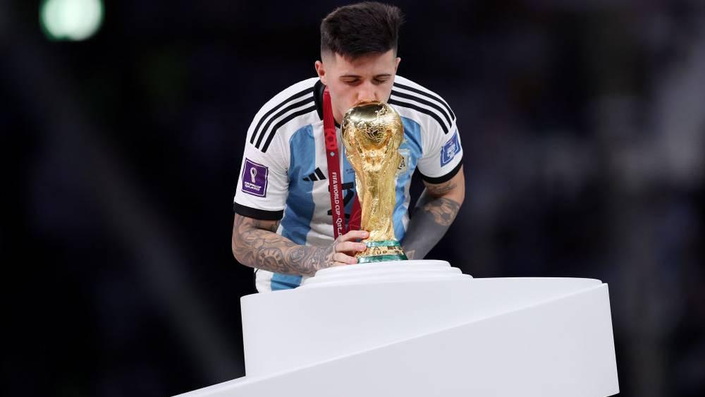 صحيفة برتغالية/ تشيلسي يستعد لتبلية مطالب بنفيكا لضم "إنزو فيرنانديز" مقابل 120 مليون يورو