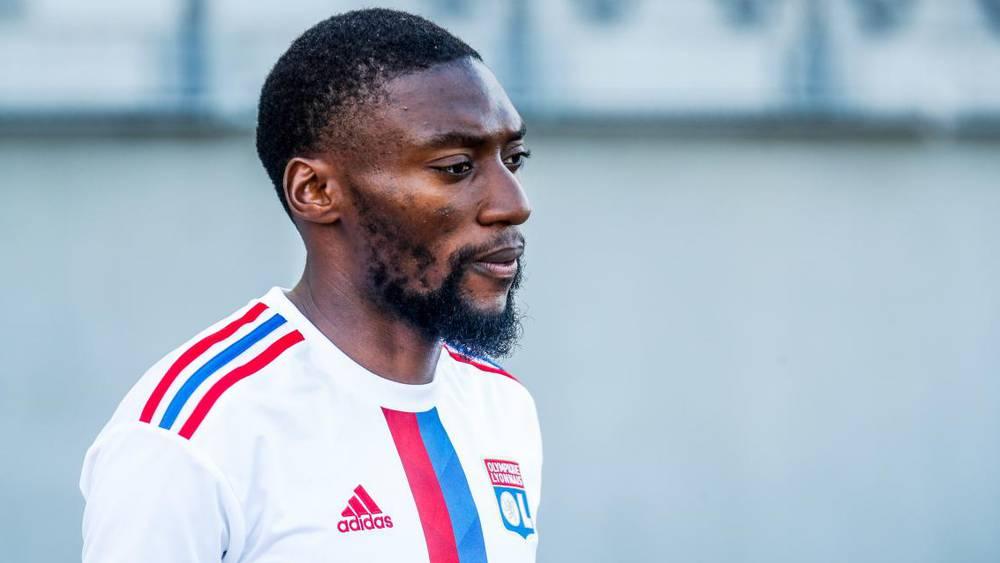 تقارير/ إيكامبي يقترب من مغادرة أولمبيك ليون على سبيل الإعارة