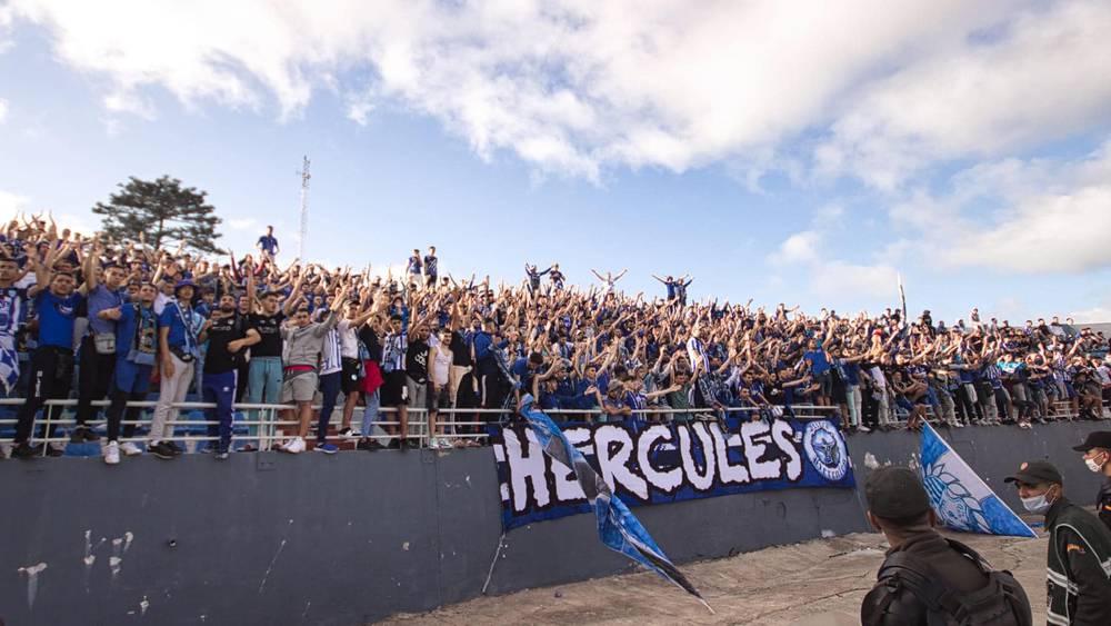 فصيل "هيركوليس" يستنكر منع جماهير اتحاد طنجة من التنقُّل إلى القنيطرة لحضور مباراة الجيش الملكي