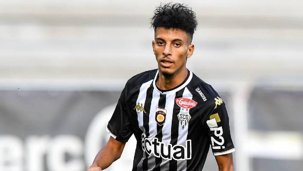 أوناحي يعود إلى تداريب فريقه ومدرب أنجيه يؤكد جاهزيته لمواجهة بريست بعد غد الأحد