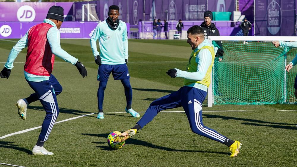 سليم أملاح يخوض أولى حصصه التدريبية رفقة فريقه الجديد ريال بلد الوليد