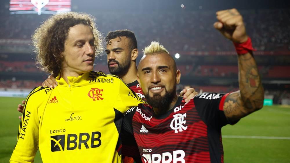 فلامينغو البرازيلي يكشف عن قائمته النهائية الخاصة بـ"الموندياليتو" وفيدال ولويز أبرز الحاضرين