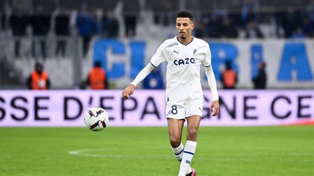 وسائل إعلام فرنسية تكشف رواتب لاعبي أولمبيك مارسيليا.. أوناحي الثالث في القائمة بـ346 ألف يورو شهرياً (3 ملايين و800 ألف درهم)